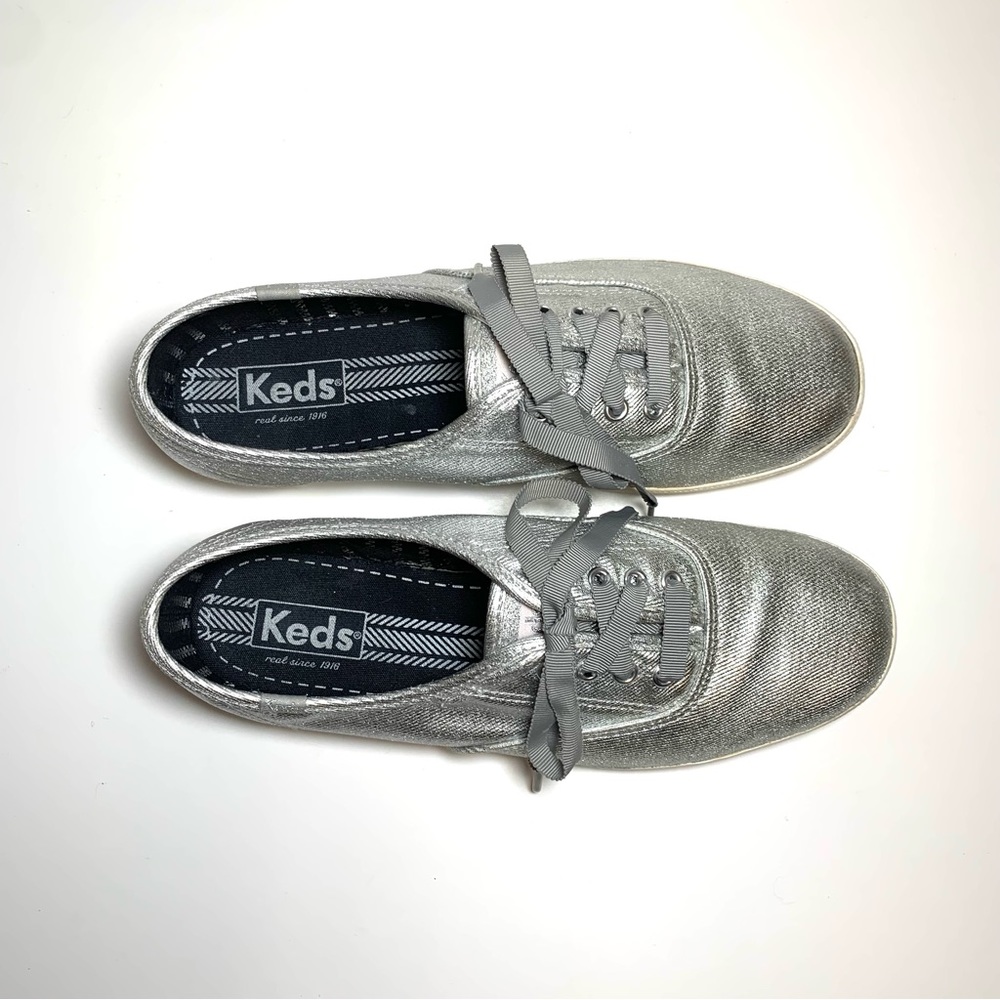 KEDS Silver Metallic Canvas Lace-Up Low Cut Sneakers Casual Tennis Shoe Sz 8.5 - Picture 2 of 9